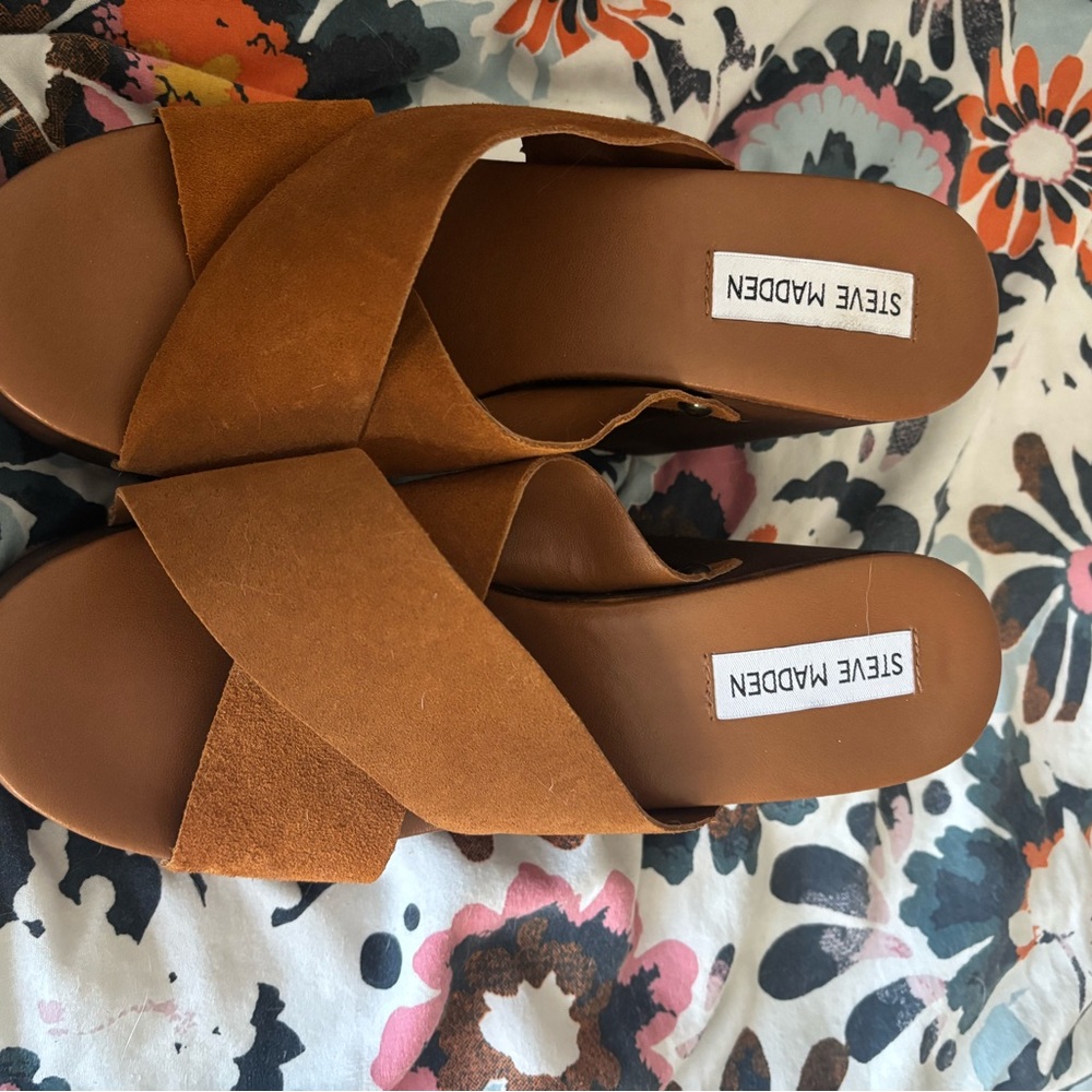 Steve Madden Tan Cross-Band Sandals